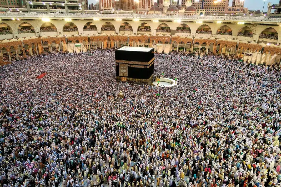 Nouvelles Réglementations pour le Hajj et la Omra 2026 : Ce Que les Expatriés Doivent Savoir